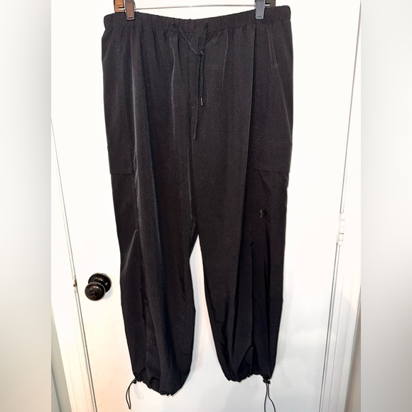 Victoria’s Secret Pink Black solid Cargo adjustable Pants Size Large - Picture 1 of 7